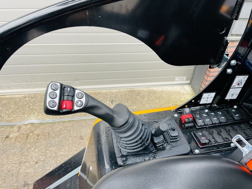 Giant G2700 X-TRA HD+ jubileum editie minishovel NIEUW €699 LEASE