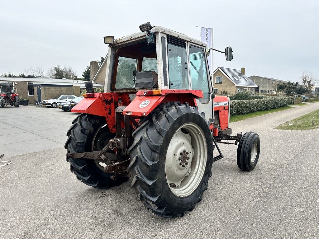 Massey-Ferguson 698