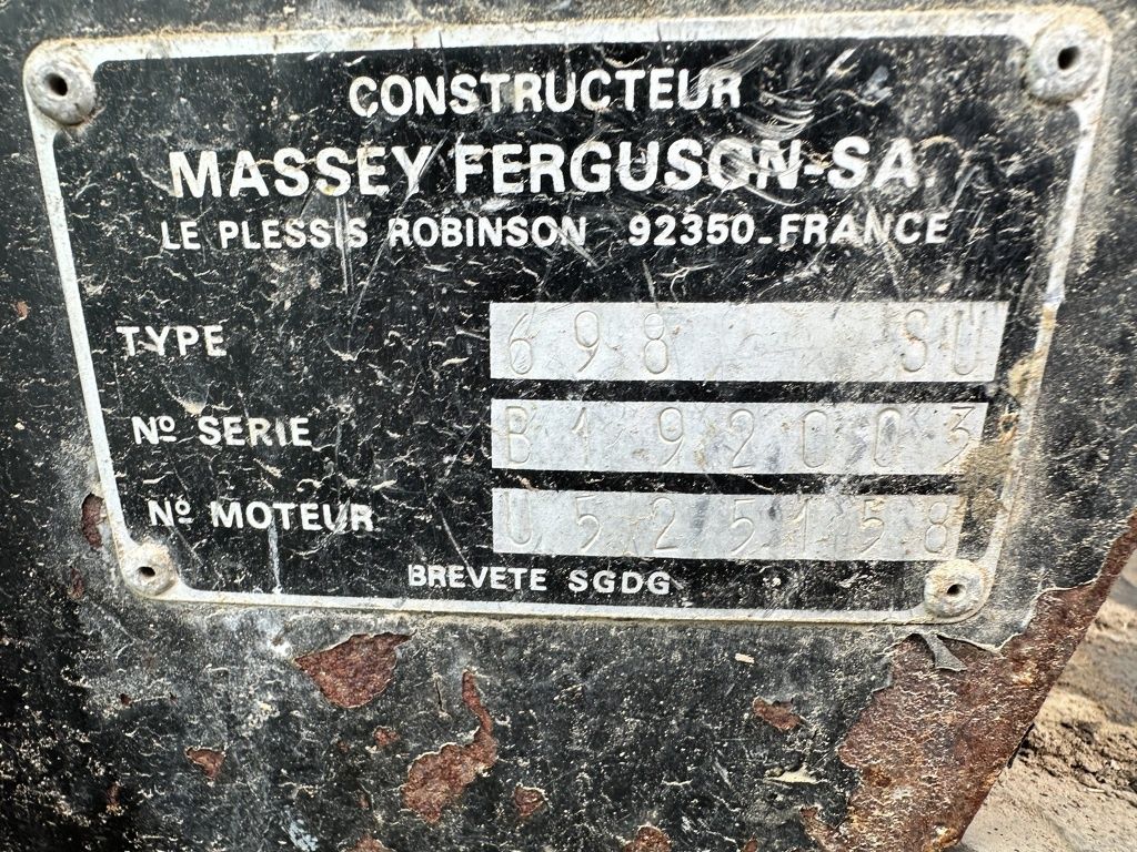 Massey-Ferguson 698