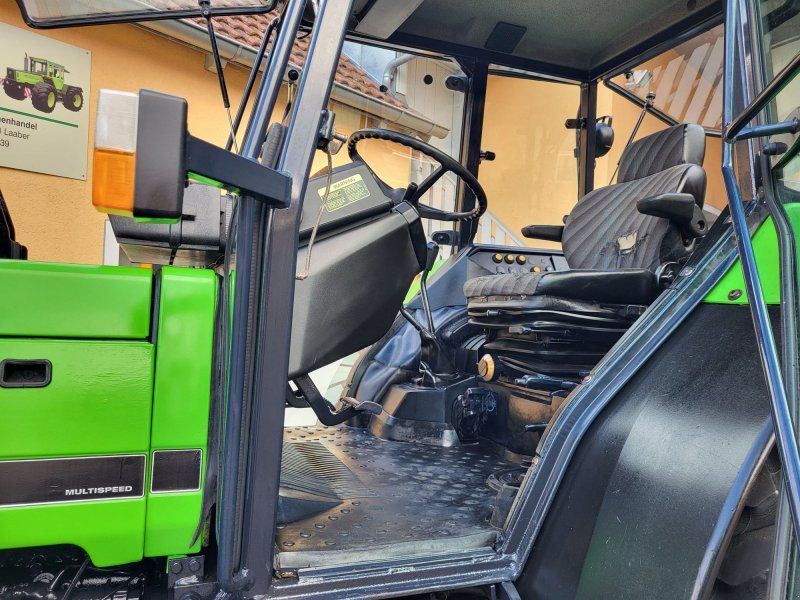 Deutz DX 4.31 mit Industriefrontlader