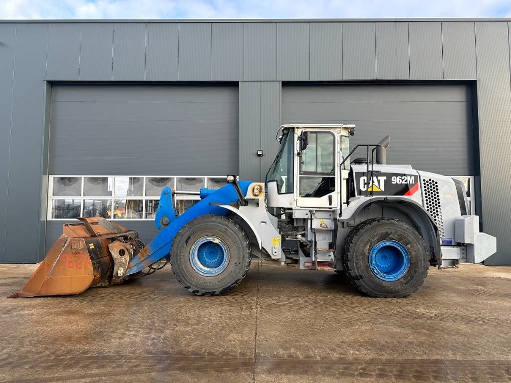 CAT 962 M / **NEW ENGINE**