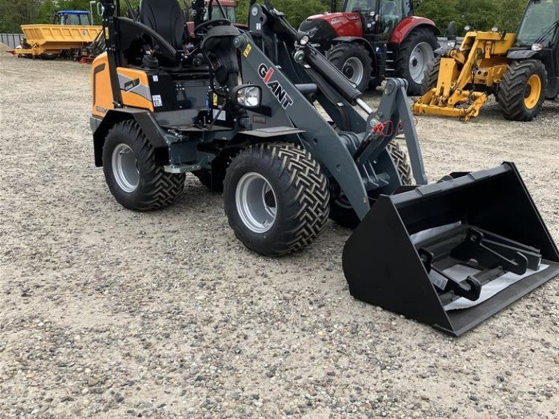 Giant G2500HD Med skovl og pallegaffel