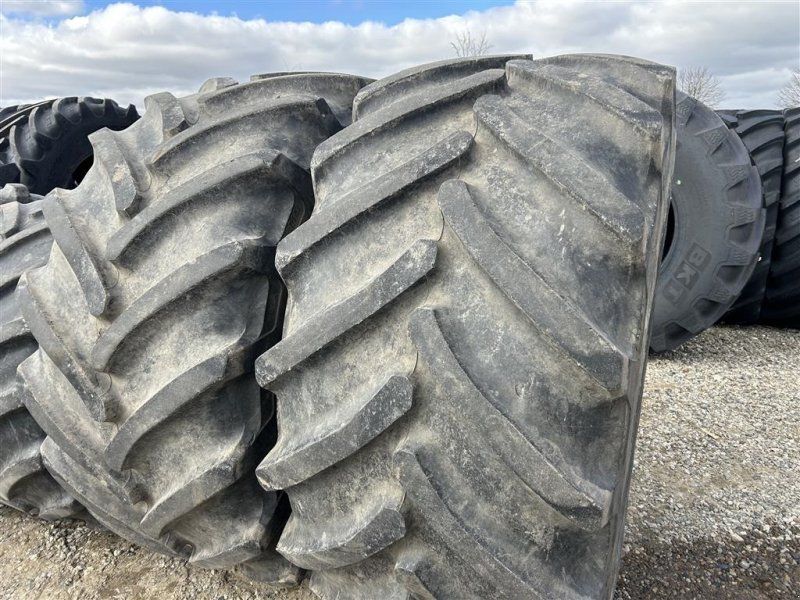 Continental 800/65R32 + 750/50R26 8+10 huls