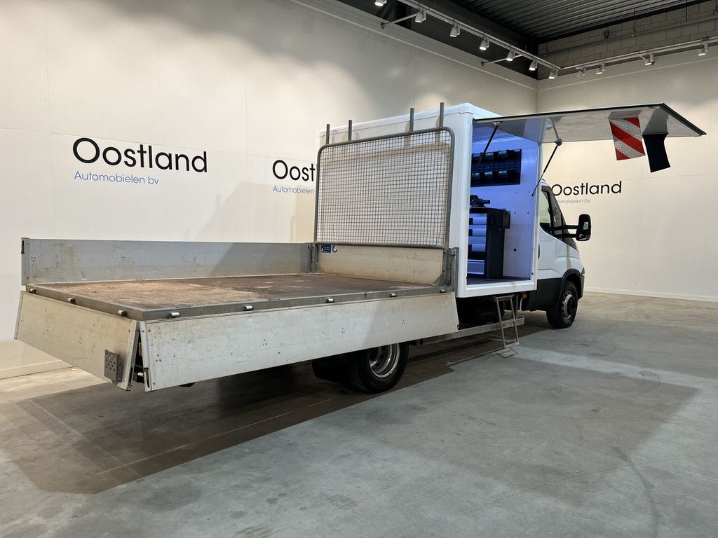 Iveco 65C18 3.0 Automaat Open Laadbak / Mobiele Werkplaats / Bott Inrichting / Euro 6 / Airco / Cruise Control / Trekhaak / Camera / 3-Zits / 55.400 KM !! C-Rijbewijs !!