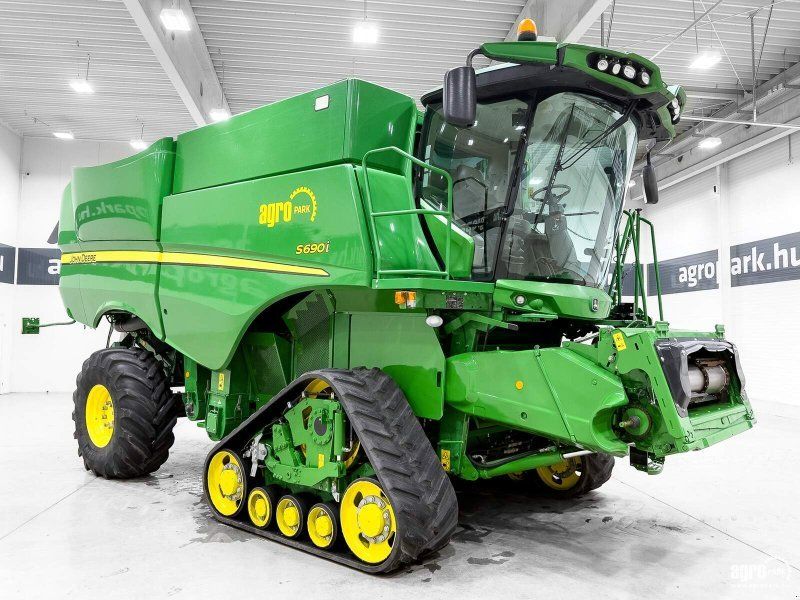 John Deere S690i