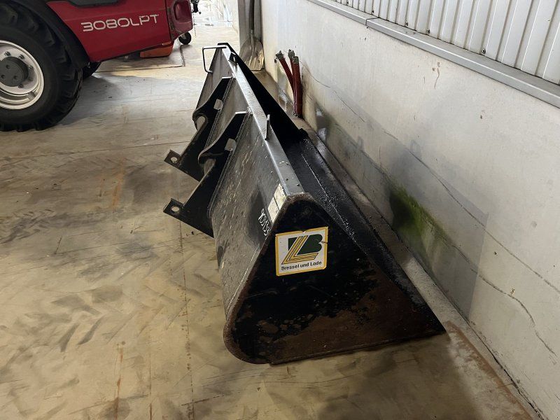 Bressel & Lade Schaufel 2200mm mit Giant Aufnahme