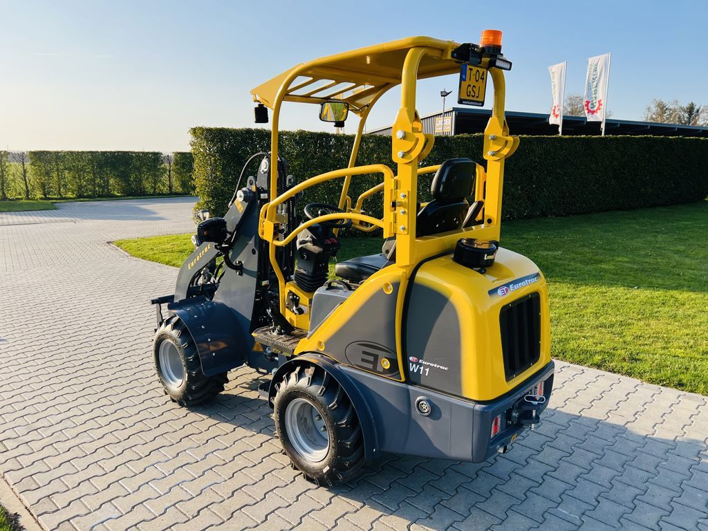 Eurotrac W11 Rops met bak