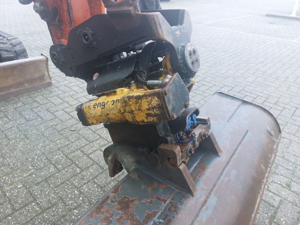 Hitachi ZX 38U