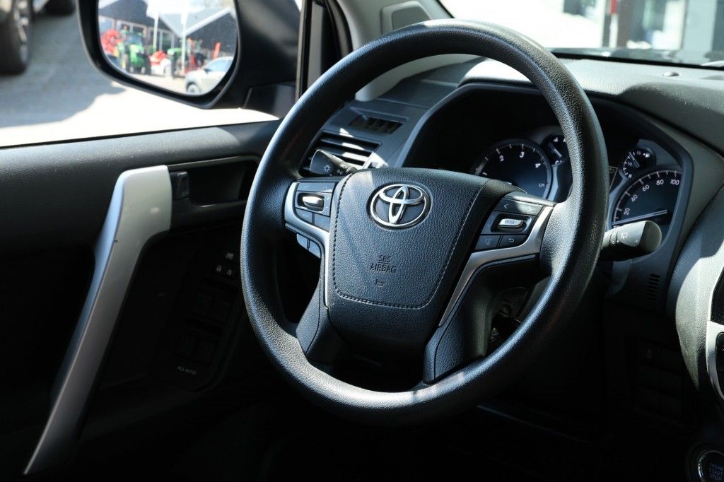 Toyota Landcruiser 150 2.8 D-4D 5DRS COMFORT A/T VAN