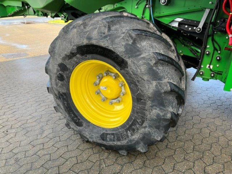 John Deere X9-1100