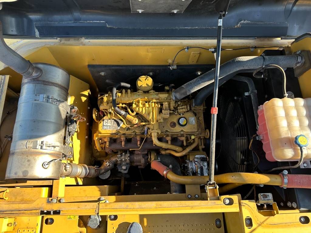 CAT 320 E