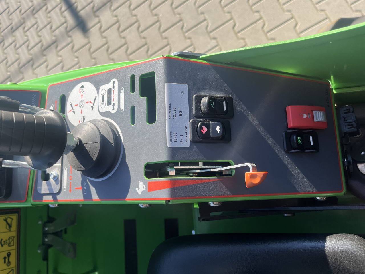 Nieuwe avant 860i loader/shovel