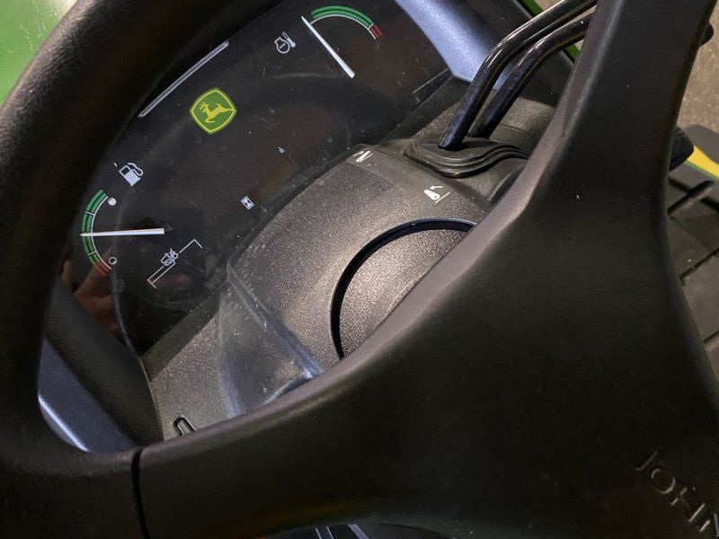 John Deere X 748