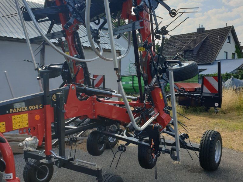 Vicon Fanex 904 Cmit Fahrwerk und Stützrädern-