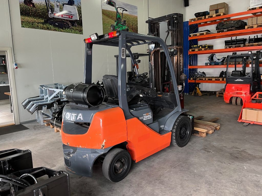 TOYOTA 02-8FGF25 Heftruck LPG met Sideshift