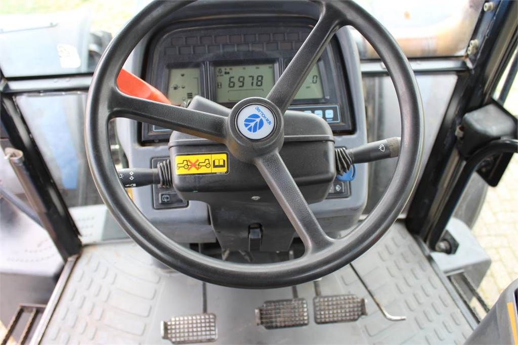 New Holland TM190