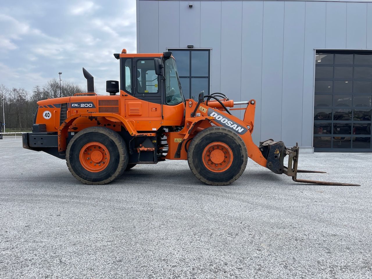 Doosan DL200
