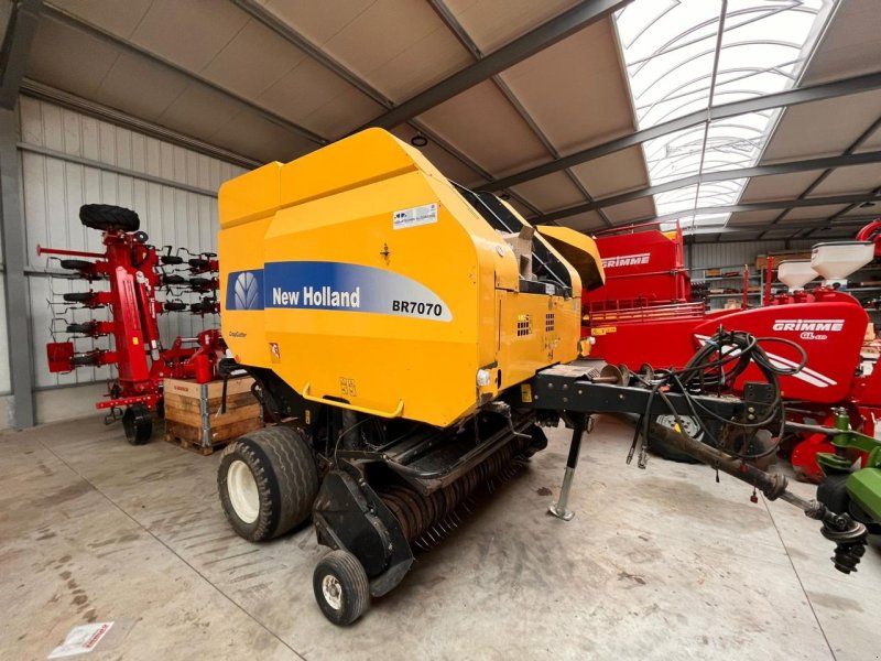 New Holland BR 7070