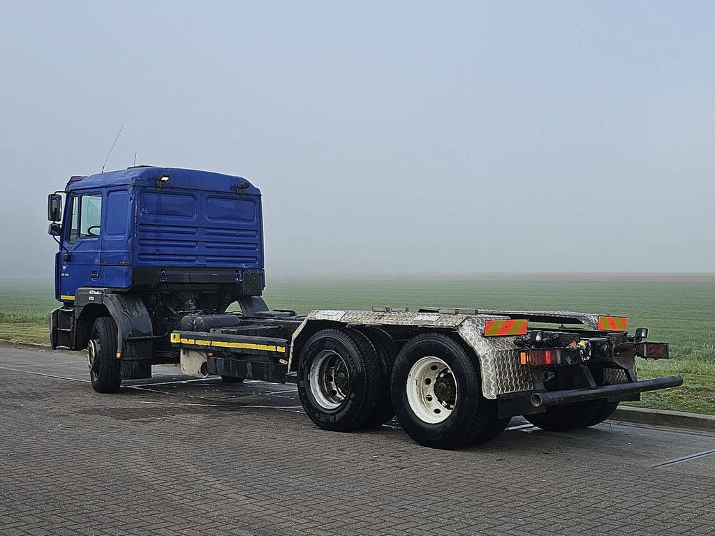 M.A.N. 26.414 F2000 6x4 steel manual