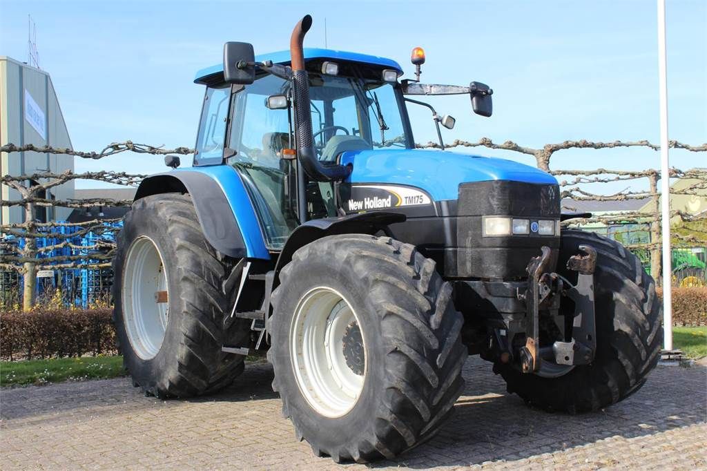 New Holland TM175