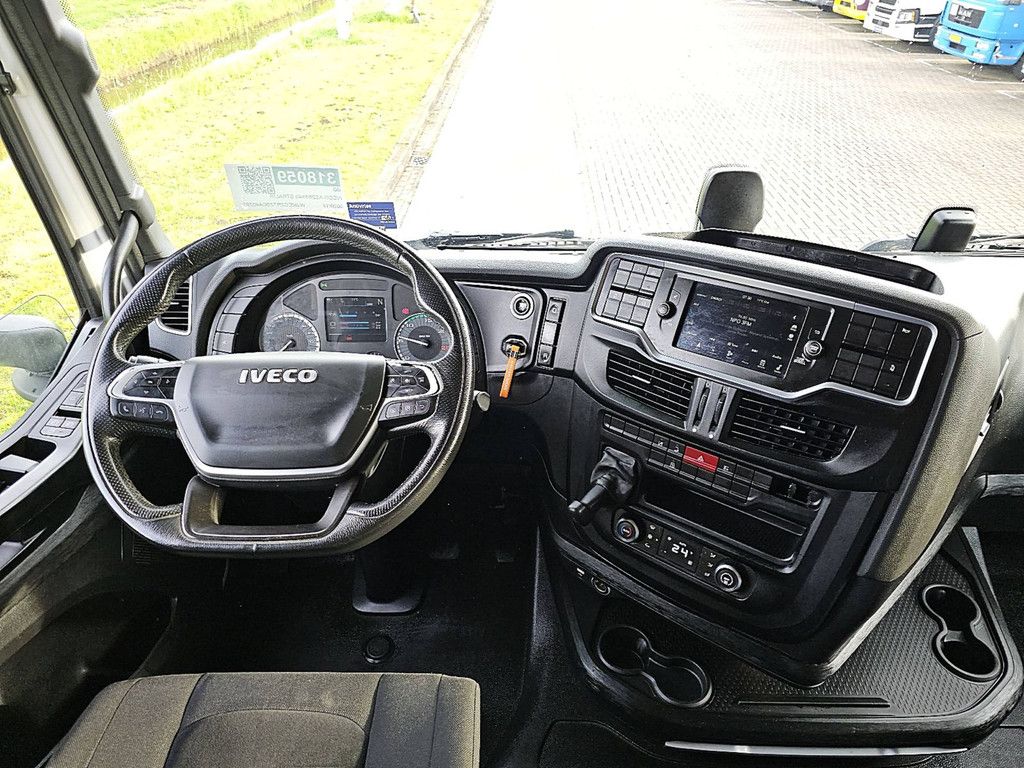 IVECO S-WAY AS260S46 lng int. steeraxle