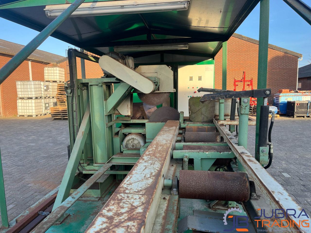 BOOMSTAM BALKEN ZAAGTAFEL ZAAGMACHINE (GOED WERKEND)