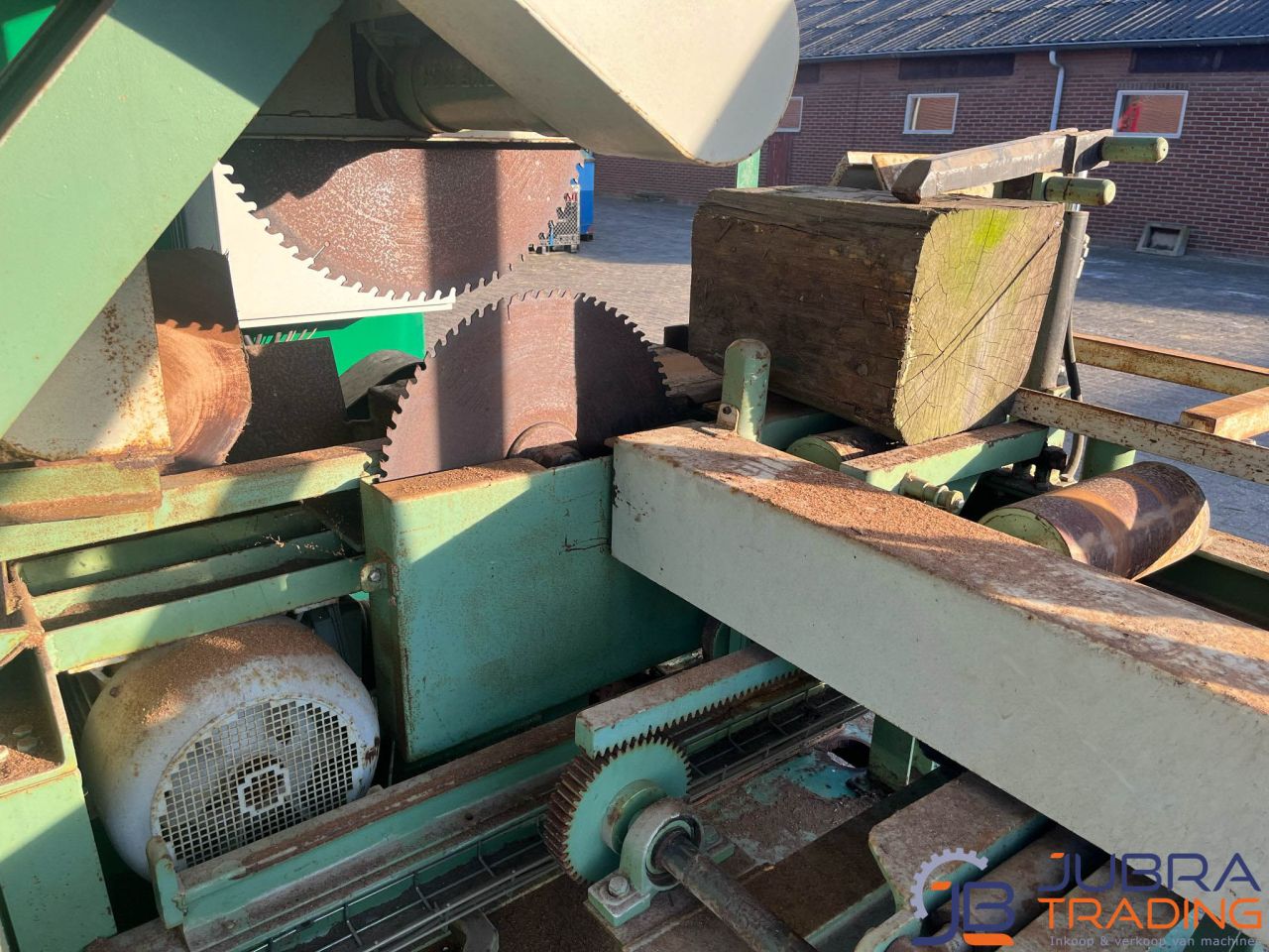 BOOMSTAM BALKEN ZAAGTAFEL ZAAGMACHINE (GOED WERKEND)