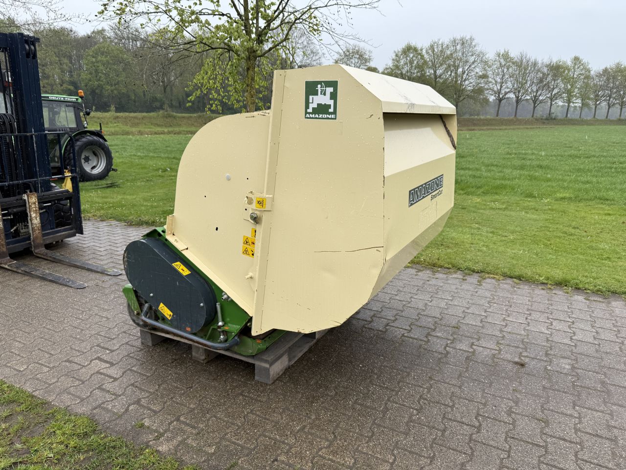Amazone GH 1350. 3 punts klepelmaaier met opvang