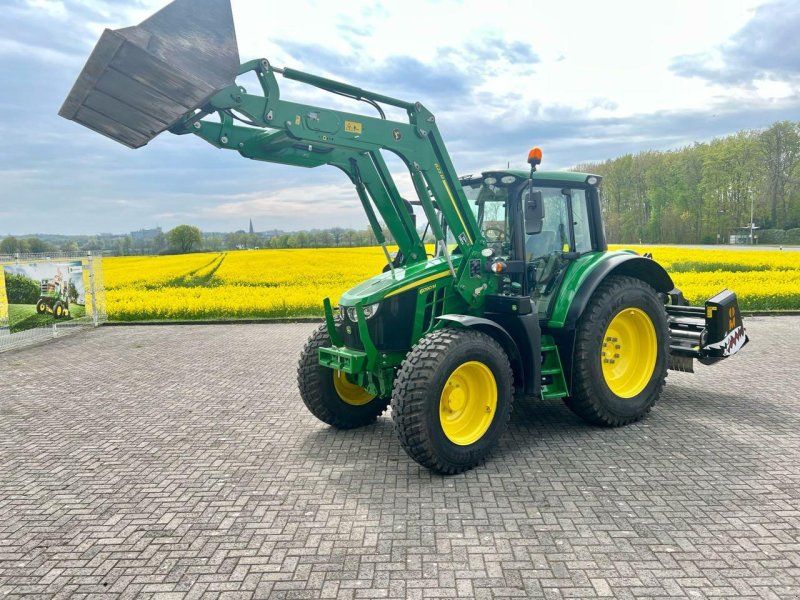 John Deere 6090M