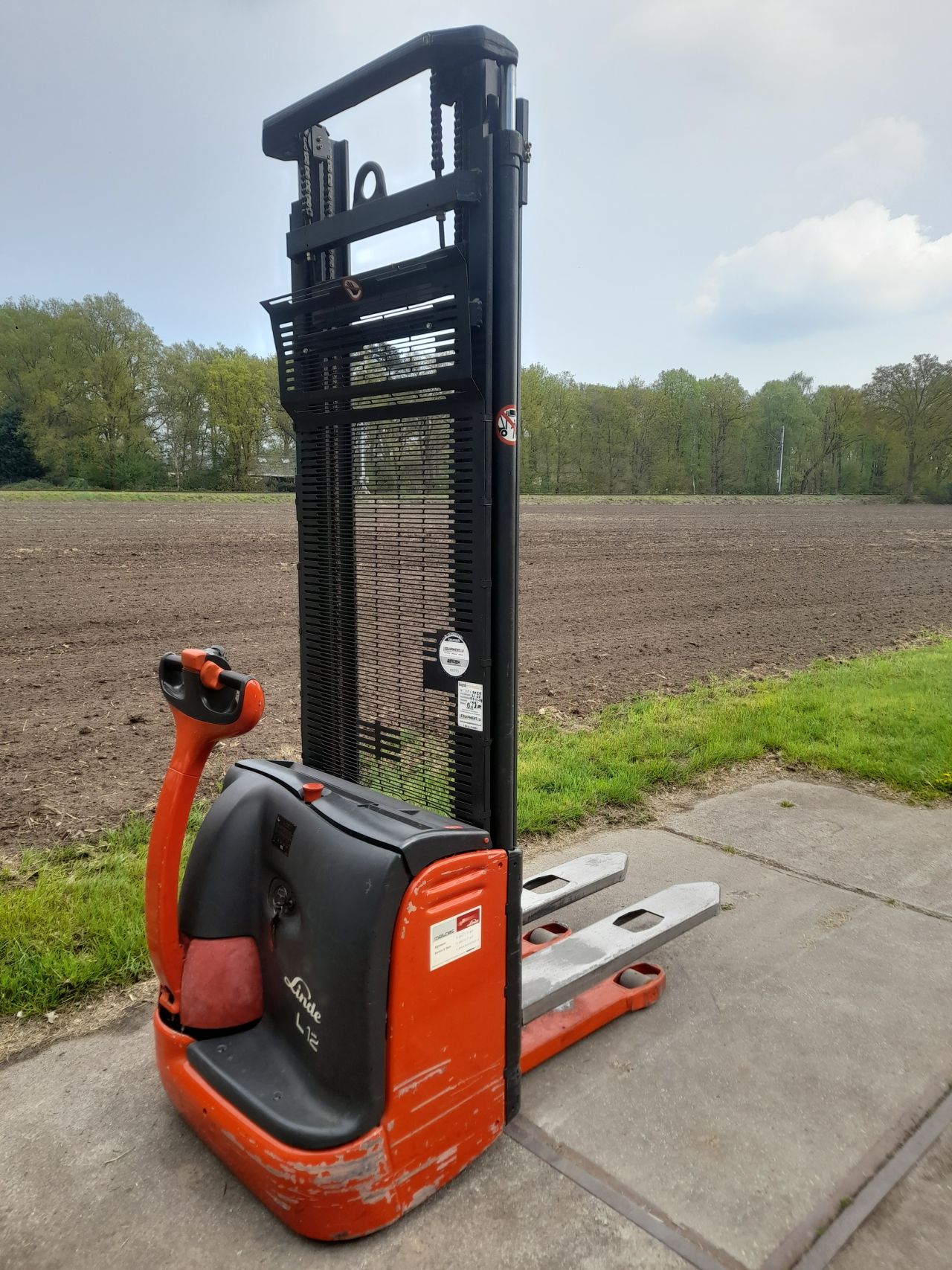 Linde stapelaar L12