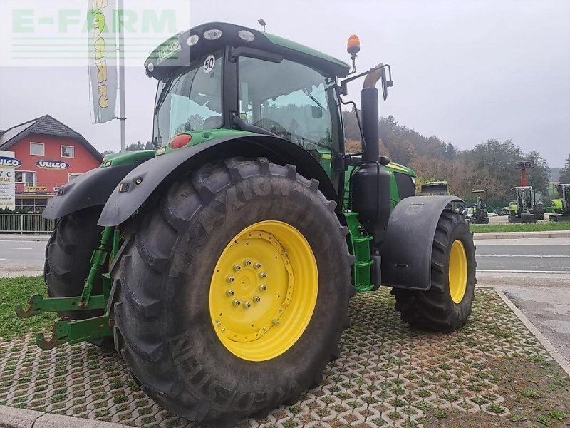 John Deere 6215r