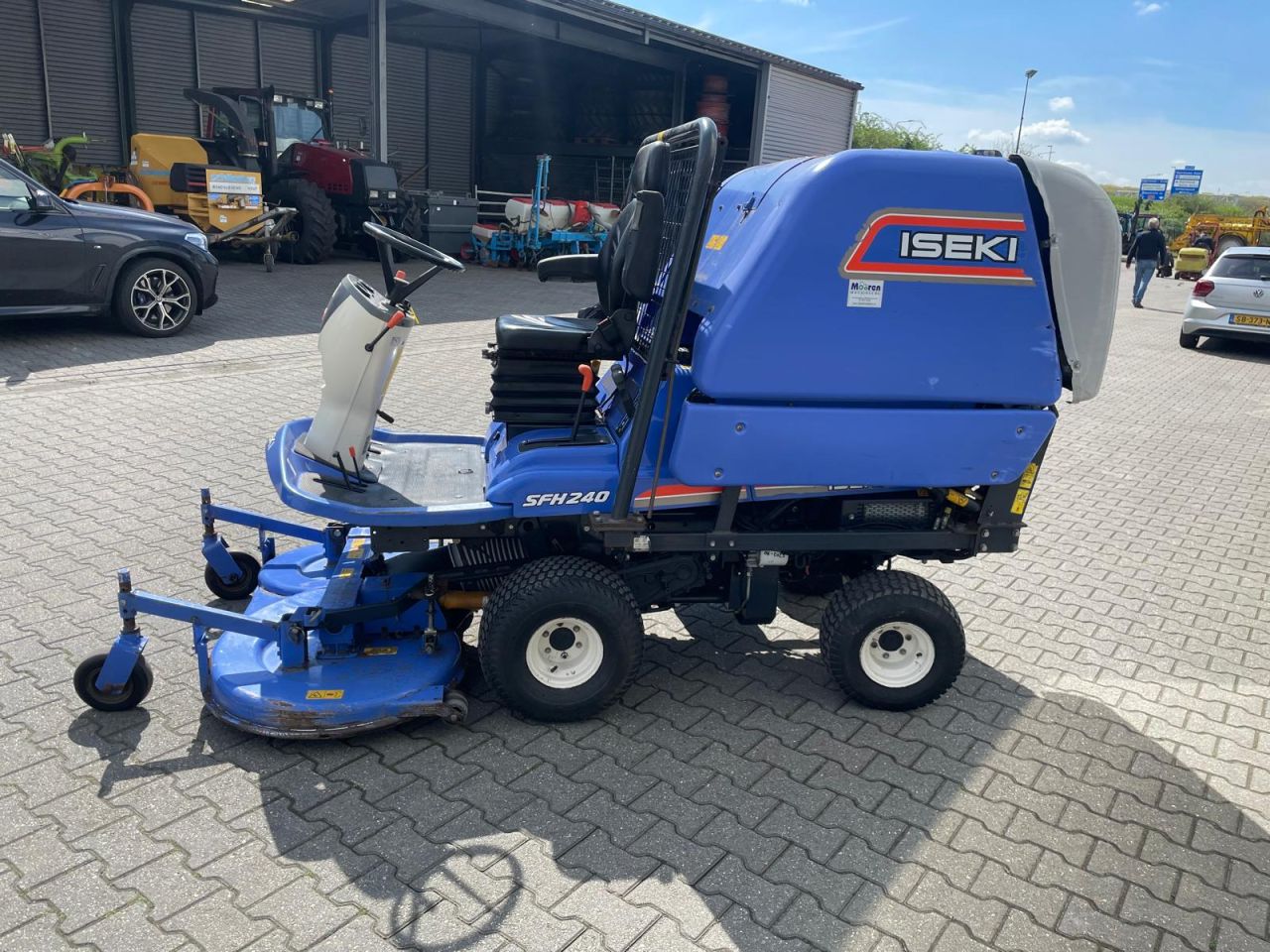 Iseki SF240F diesel frontmaaier met opvang