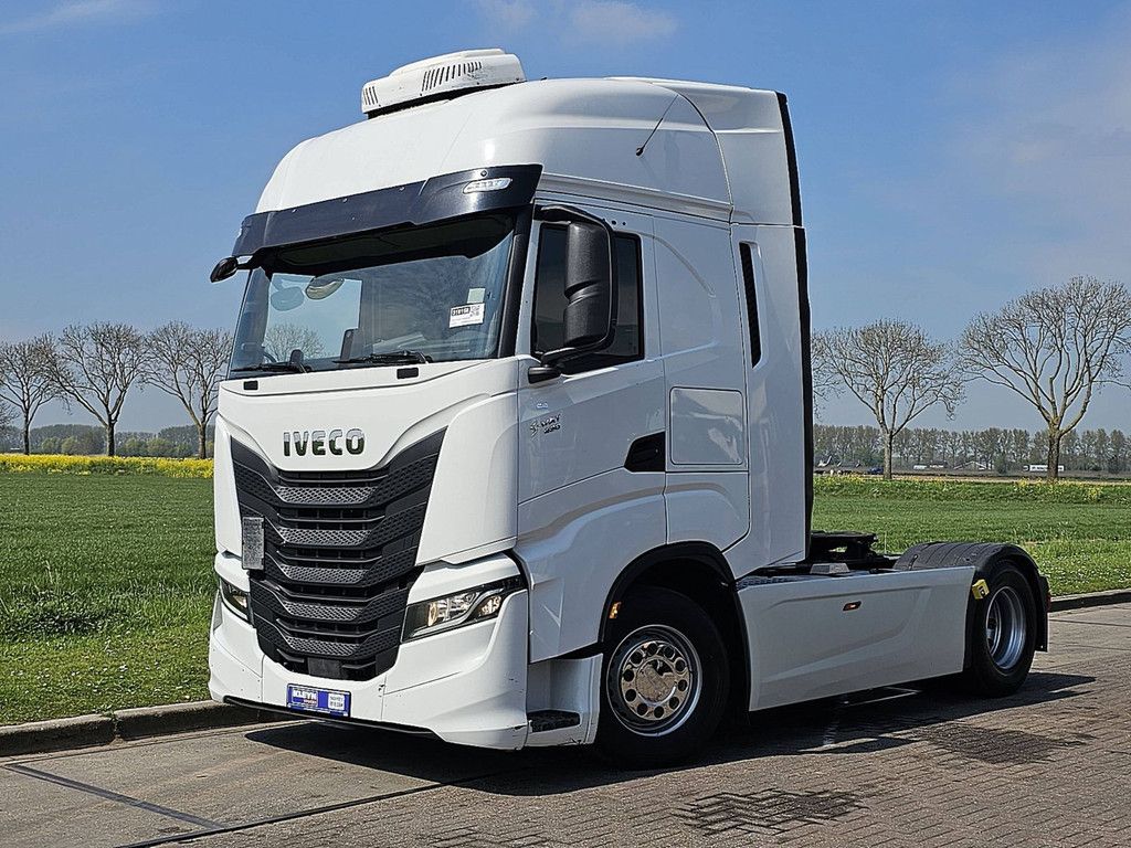 IVECO S-WAY AS440S48 skirts 2x fridge