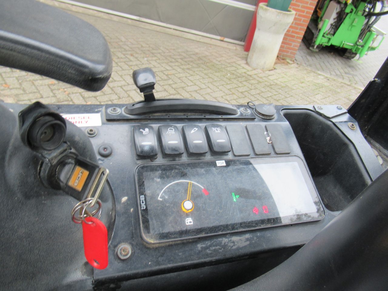 JCB 15-C1 MINIGRAVER 780 UUR NETJES