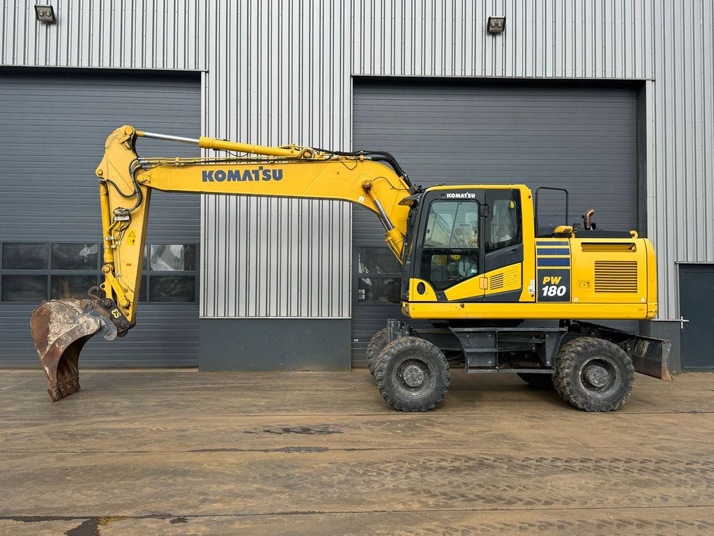 Komatsu PW180-11