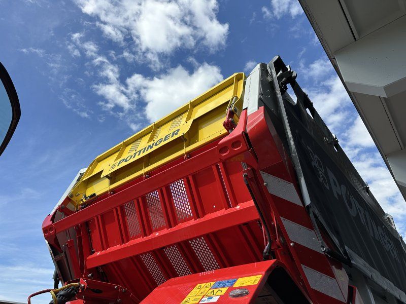Pöttinger Jumbo 8380 DB mit Schleifeinrichtung . Neuwertiger Zustand