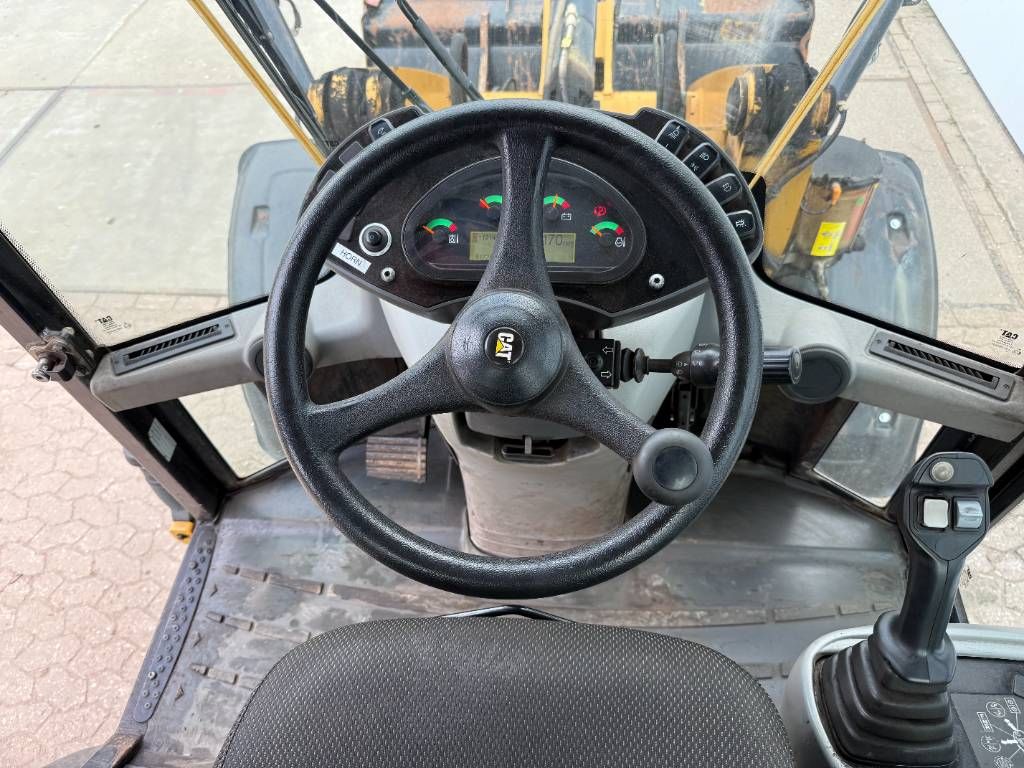 CAT 908M - German Machine / Quick Coupler