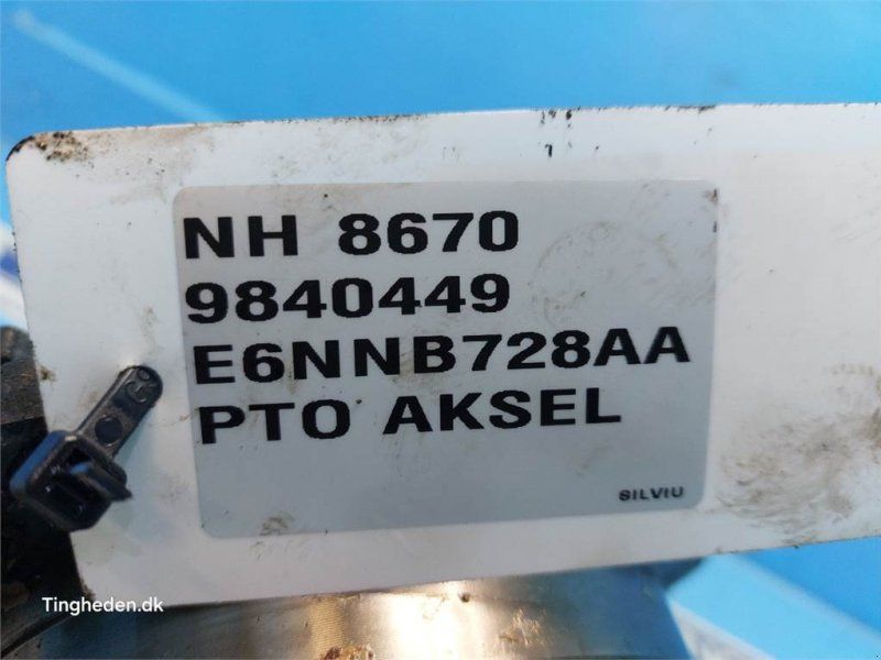 New Holland 8670