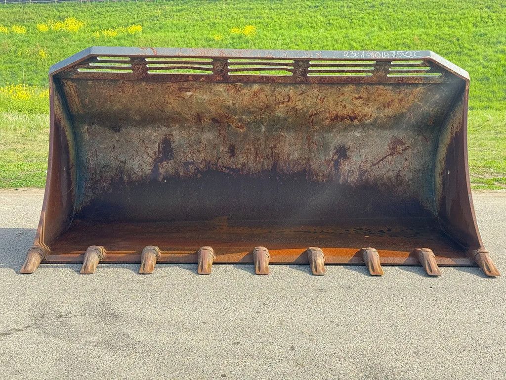 Doosan 230104-01475 DL 550-3 Rock Bucket