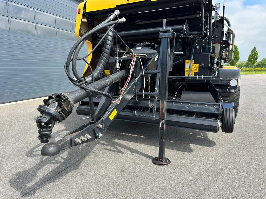 New Holland Rollbaler 135 Ultra