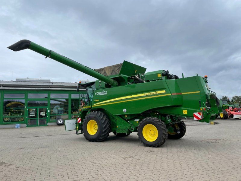 John Deere T560