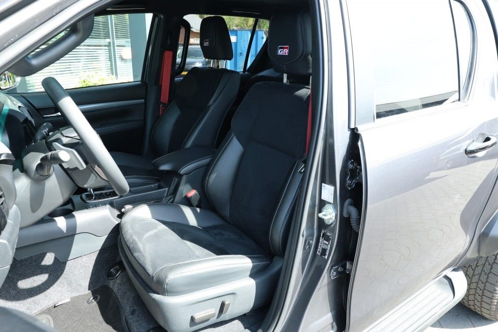 Toyota Hilux 2.8 D-4D DUBBEL CABIN GR SPORT A/T
