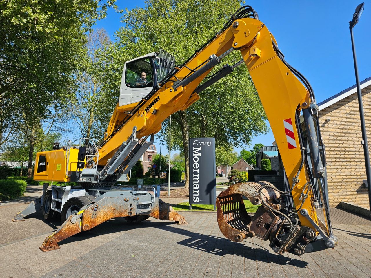 Loiebherr LH24 M Litronic Met Sorteerklem