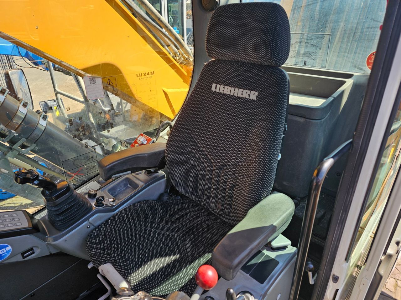 Loiebherr LH24 M Litronic Met Sorteerklem