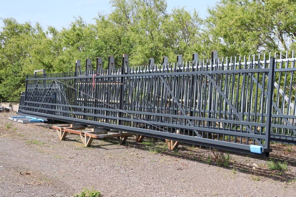 Cantilever Sliding Gate