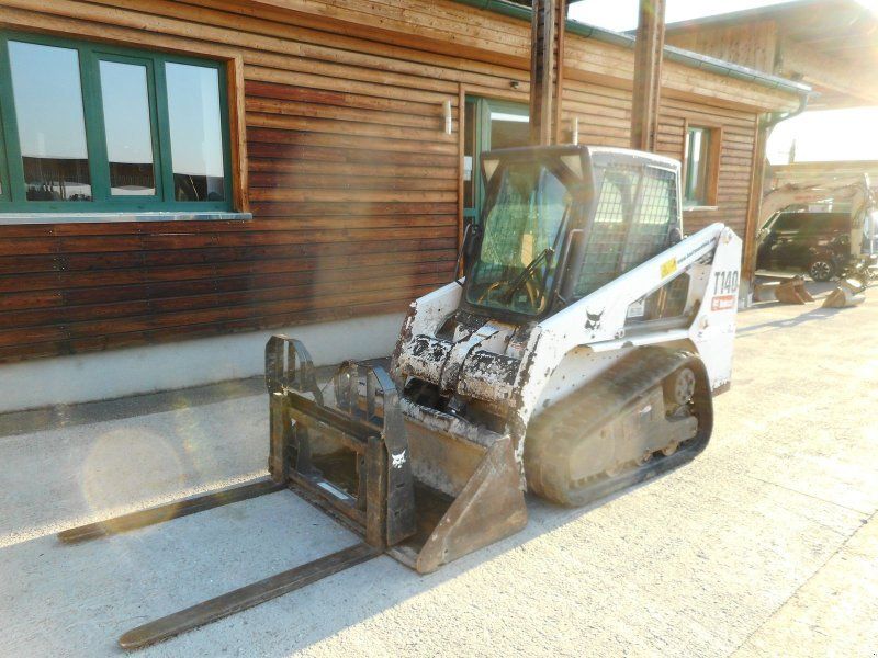 Bobcat T140 HighFlow mit Vollkabine + Schaufel + Gabel