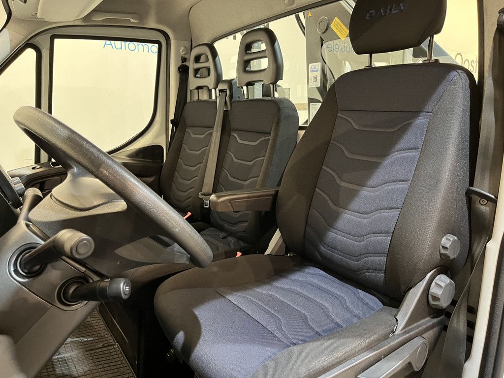 Iveco Daily 35S18 3.0 410 Open Laadbak / Hiab 022-2 Duo kraan / Euro 6 / Airco / Trekhaak 3500 KG / Cruise Control / 3-Zits / 52.750 KM !!