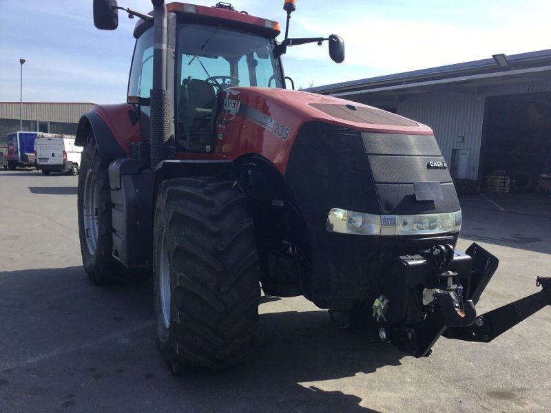 Case IH Magnum 235
