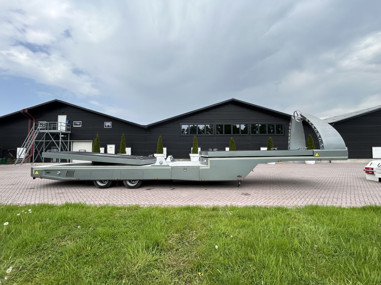 Show oplegger NOYENS met 2x draadpat