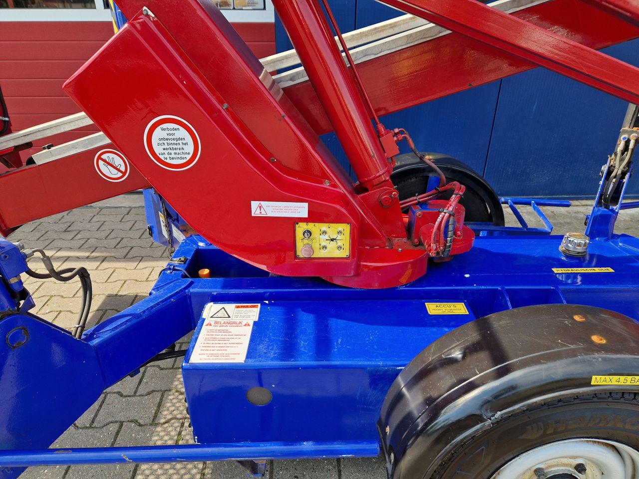 UPRIGHT TL49 AANHANGER HOOGWERKER 17 METER 230V EN ACCU